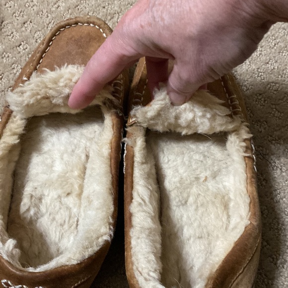 UGG Australia slippers sheep skin lining. Used No stains inside - Picture 6 of 7
